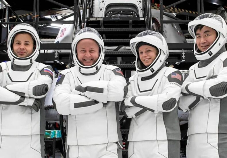 ISS SOS: The Plan to Evacuate a Doomed Space Station Fast