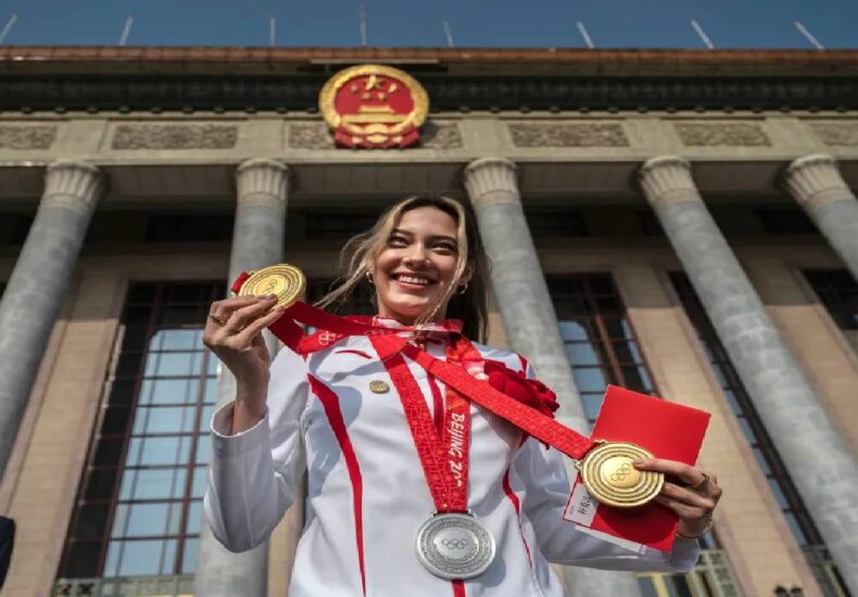 Eileen Gu Beyond Gold: Fighting Pressure, Criticism, and the “Bad Guys” in the Spotlight