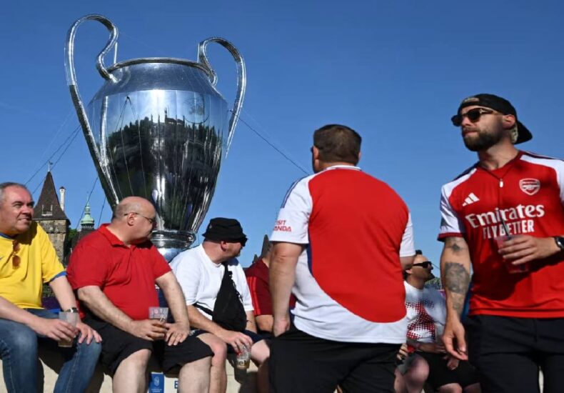Arsenal Arrives in Budapest Dreaming of History While PSG Waits for a Champions League Showdown