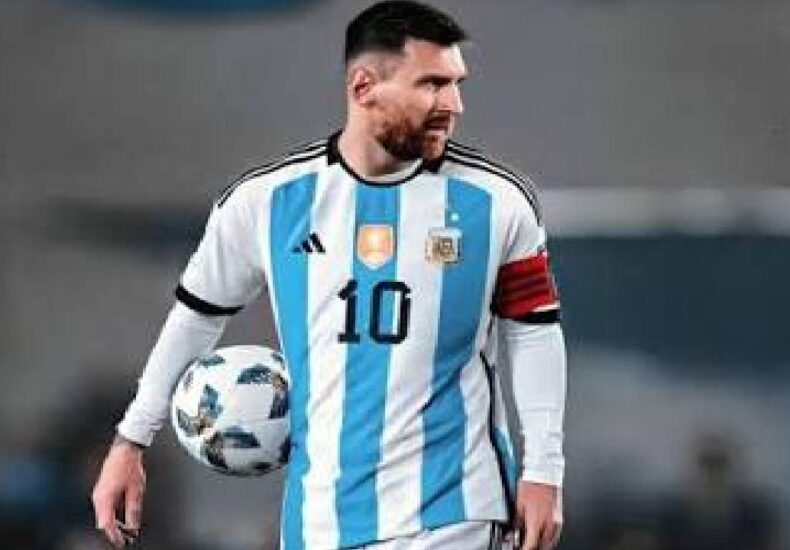 Lionel Messi Still Extraordinary as Argentina Begins World Cup Defense in Trademark Style
